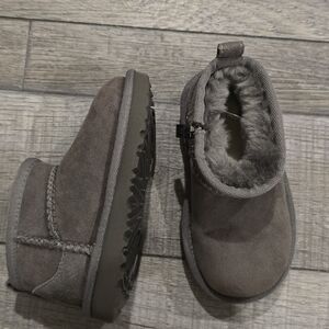 UGG Classic Ultra Mini - 7T